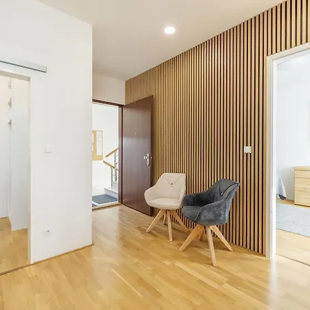 Apartment Airport Luxury & *